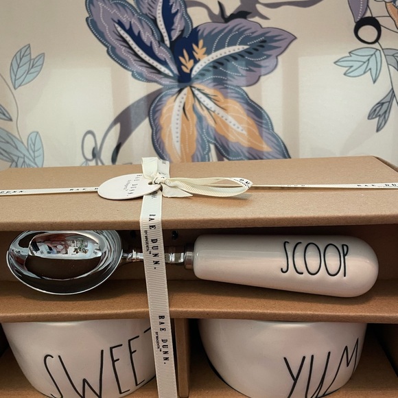 Rae Dunn “Yum”& “Sweet Ice cream Bowl w/Scoop set. - Picture 5 of 5